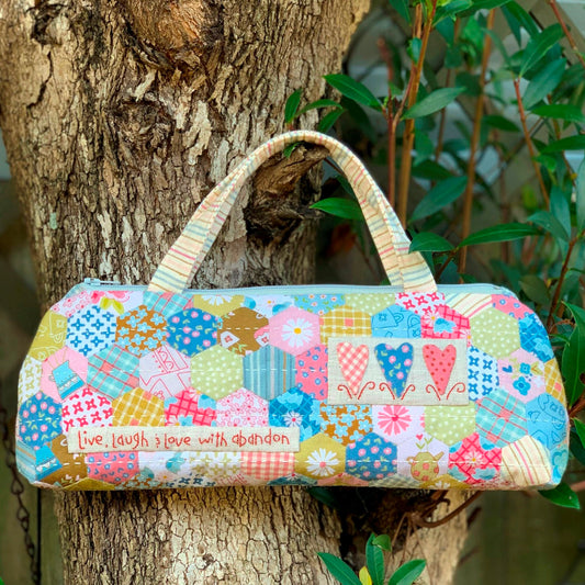Anna-Bella zipper purse English Paper Piecing hexagons, applique embroidery Birdhouse pattern