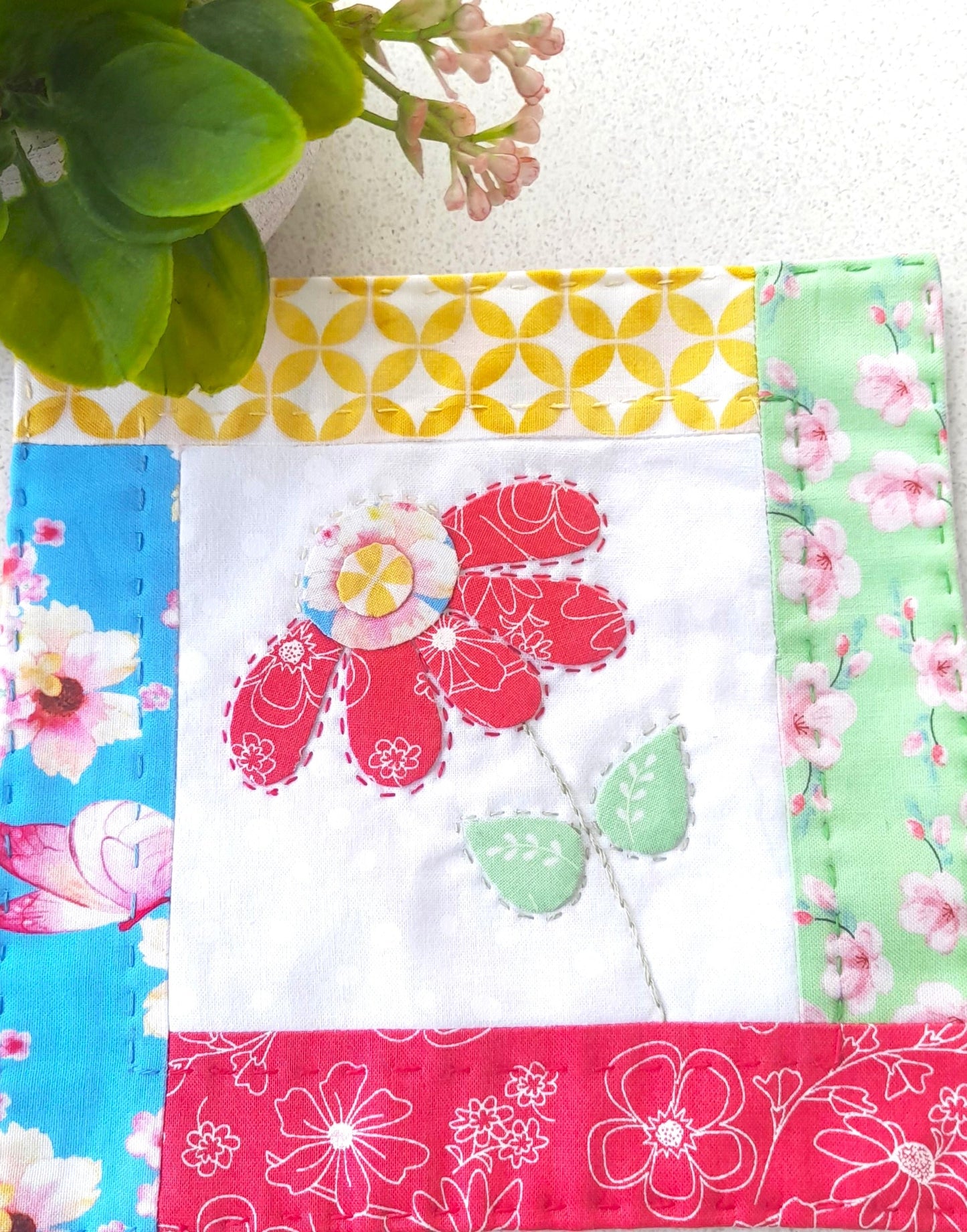Applique Flower mug rug  'Daisy Day' - Class  Kit