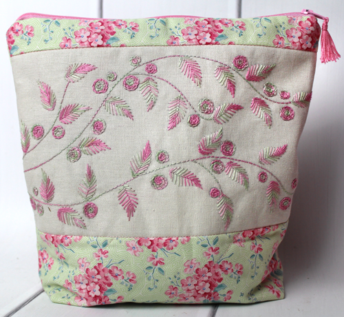 Regal Pochette embroidered pouch iron-on embroidery design Hugs 'N Kisses pattern