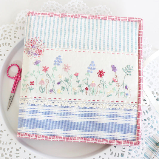 Simple Sewing Folder with pre-printed linen Molly & Mama pattern